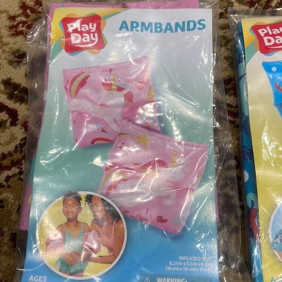 2 inflatable armbands for kids - Picture 2 of 9